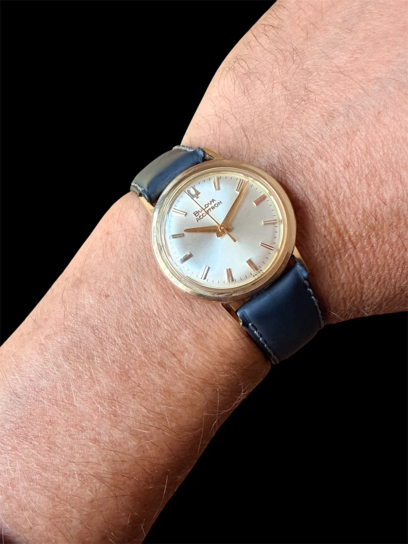 Bulova Accutron - 18K gold Caliber 214H watch