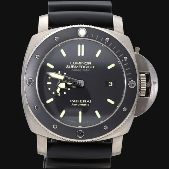 Panerai - Luminor Submersible watch in titanium