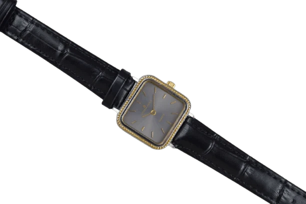 Universal Genève Quartz - Women's steel watch