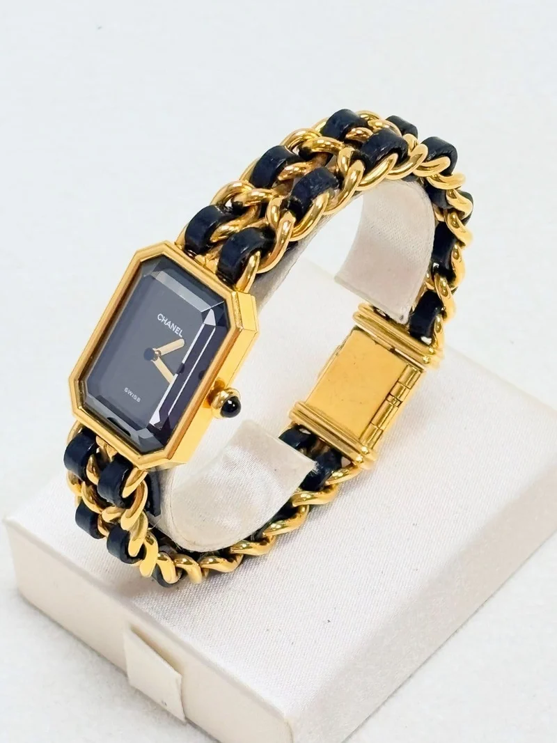 CHANEL First vintage - Quartz watch size L