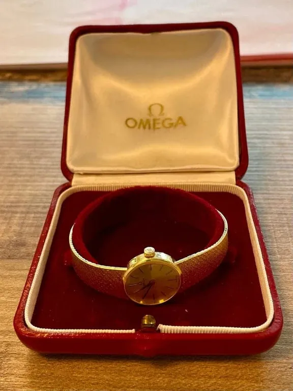 OMEGA - Yellow gold watch