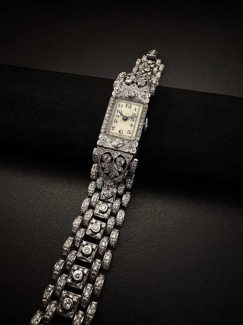 Liberty - Watch in platinum, white gold and diamonds