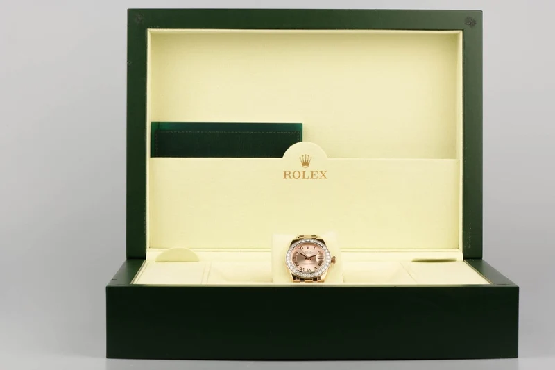 Rolex Datejust - 34 mm watch in rose gold and diamonds