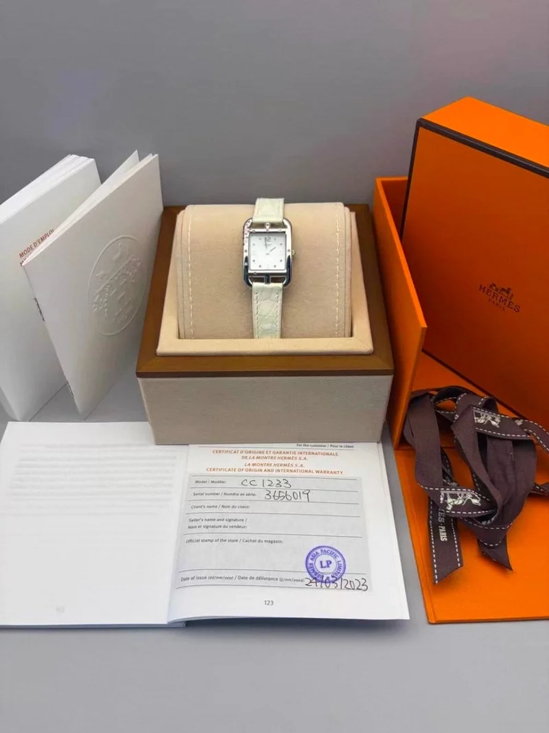 Hermès Cape Cod - 31 mm steel watch, diamonds and sapphires